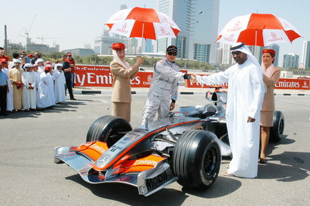 阿联酋航空赞助一级方程式迈凯轮车队飞入F1